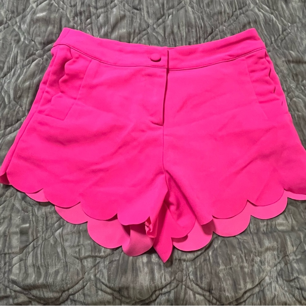 Hot Pink Scallop Hem Women's Shorts